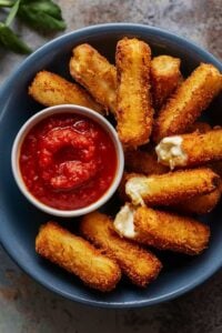 air-fryer-mozzarella-sticks-recipe