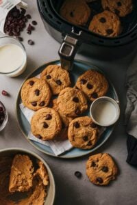 delicious-air-fryer-Chocolate-Chip-Cookies-recipe